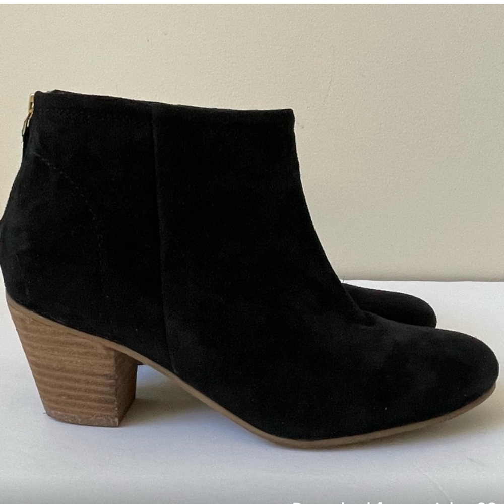 Seychelles Black Suede Stacked Heel Zippered Bootie/7M